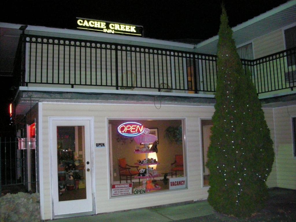 Cache Creek Inn المظهر الخارجي الصورة